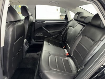2017 Volkswagen Passat R-Line w/Comfort Pkg
