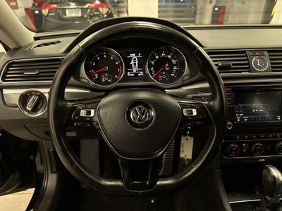 2017 Volkswagen Passat R-Line w/Comfort Pkg