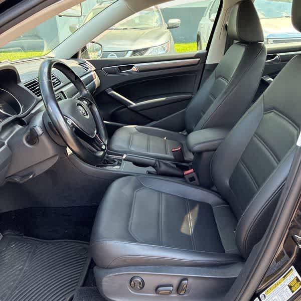 2017 Volkswagen Passat R-Line w/Comfort Pkg