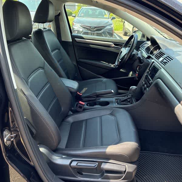 2017 Volkswagen Passat R-Line w/Comfort Pkg