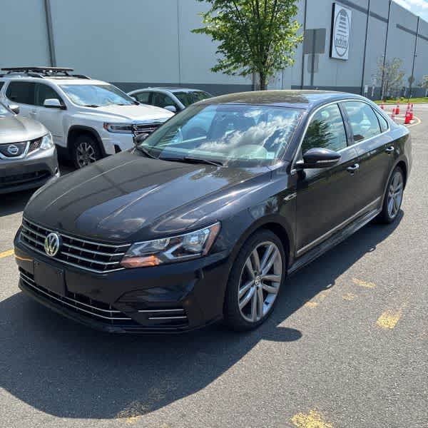 2017 Volkswagen Passat R-Line w/Comfort Pkg