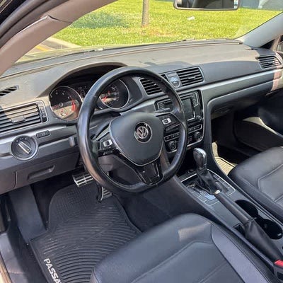 2017 Volkswagen Passat R-Line w/Comfort Pkg