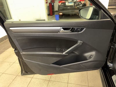 2017 Volkswagen Passat R-Line w/Comfort Pkg
