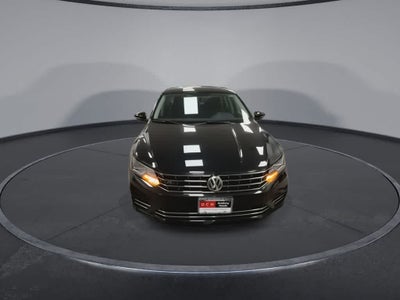 2017 Volkswagen Passat R-Line w/Comfort Pkg