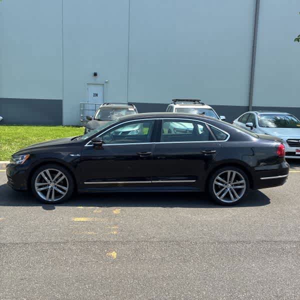 2017 Volkswagen Passat R-Line w/Comfort Pkg