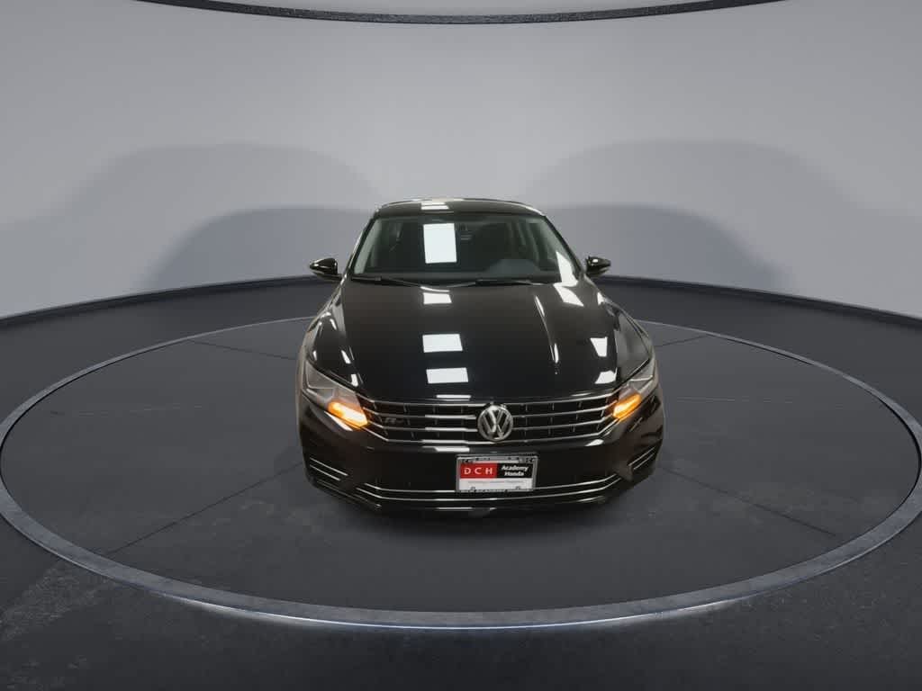2017 Volkswagen Passat R-Line w/Comfort Pkg