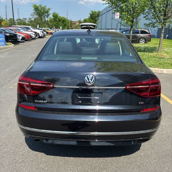 2017 Volkswagen Passat R-Line w/Comfort Pkg