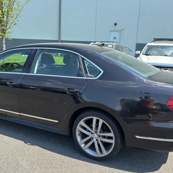 2017 Volkswagen Passat R-Line w/Comfort Pkg