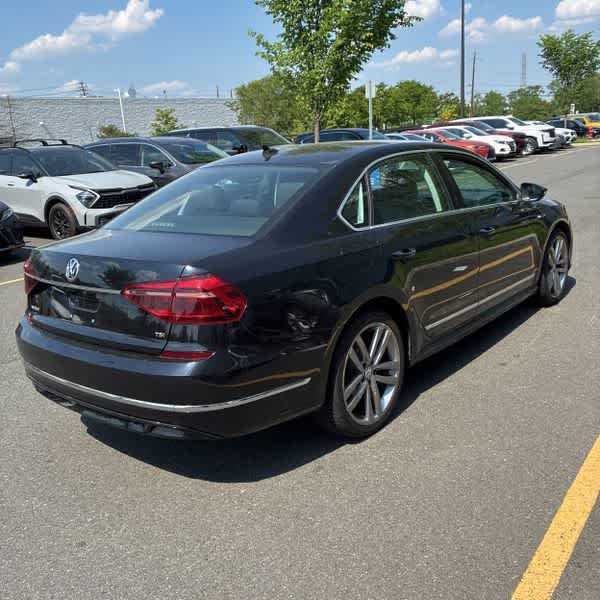 2017 Volkswagen Passat R-Line w/Comfort Pkg