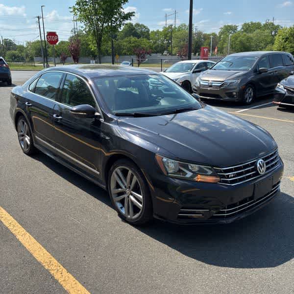 2017 Volkswagen Passat R-Line w/Comfort Pkg