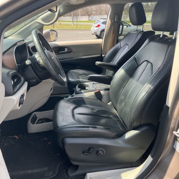 2017 Chrysler Pacifica Touring-L Plus