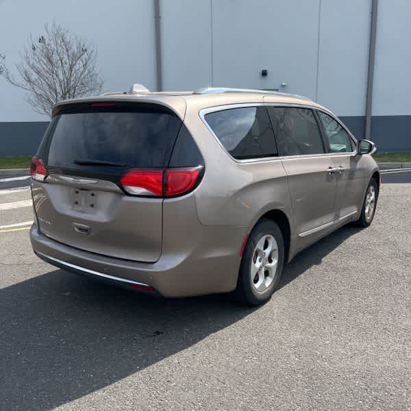 2017 Chrysler Pacifica Touring-L Plus
