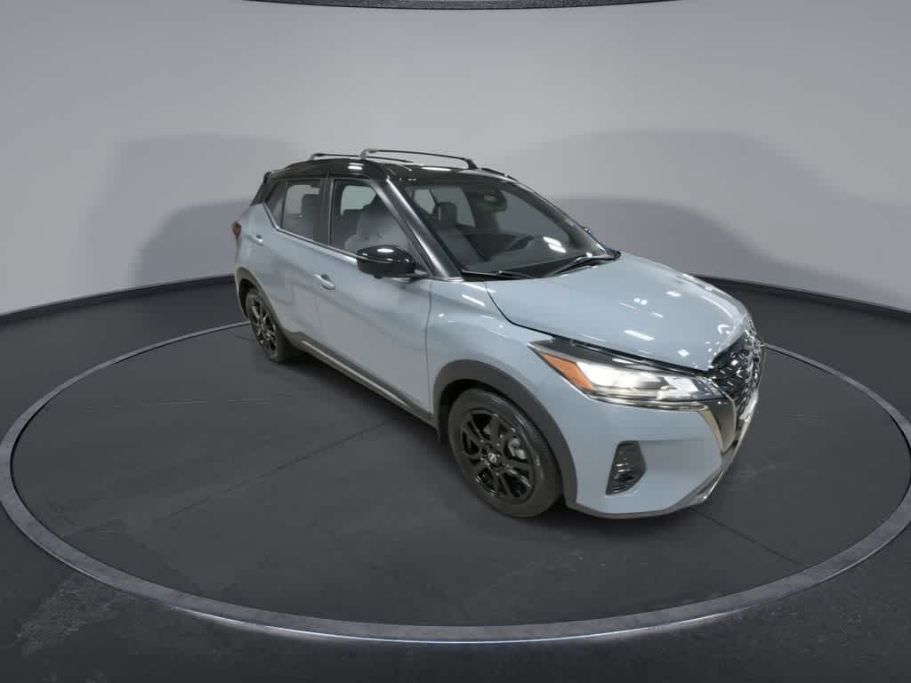 2022 Nissan Kicks SR