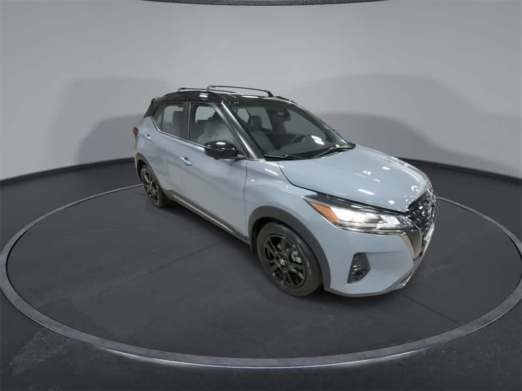 2022 Nissan Kicks SR