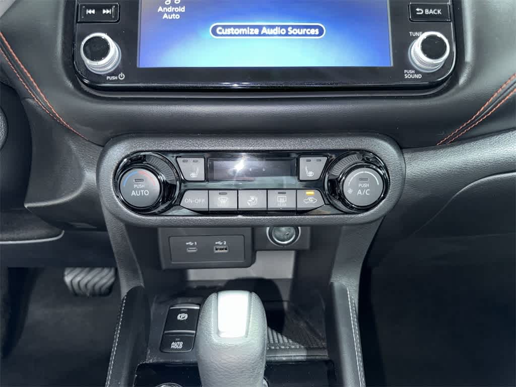 2022 Nissan Kicks SR