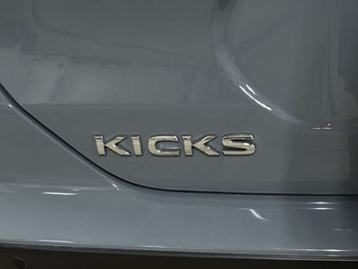 2022 Nissan Kicks SR