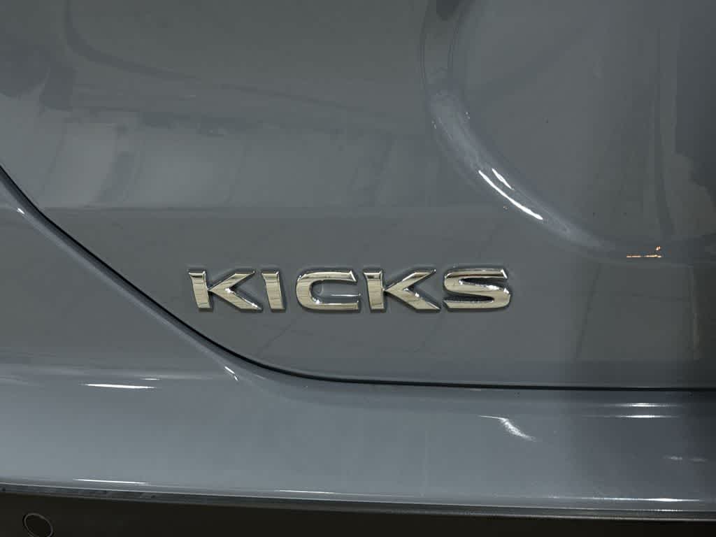 2022 Nissan Kicks SR