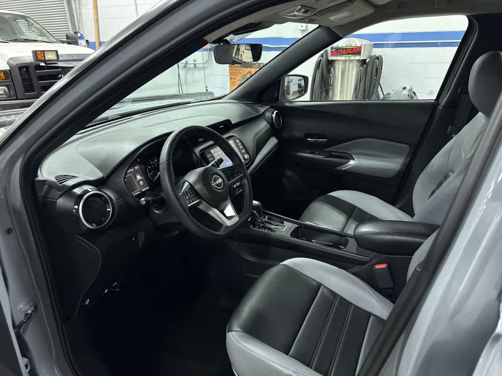 2022 Nissan Kicks SR