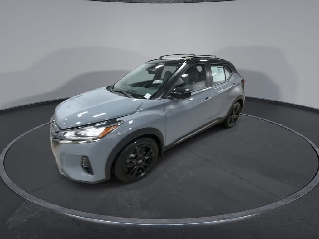 2022 Nissan Kicks SR