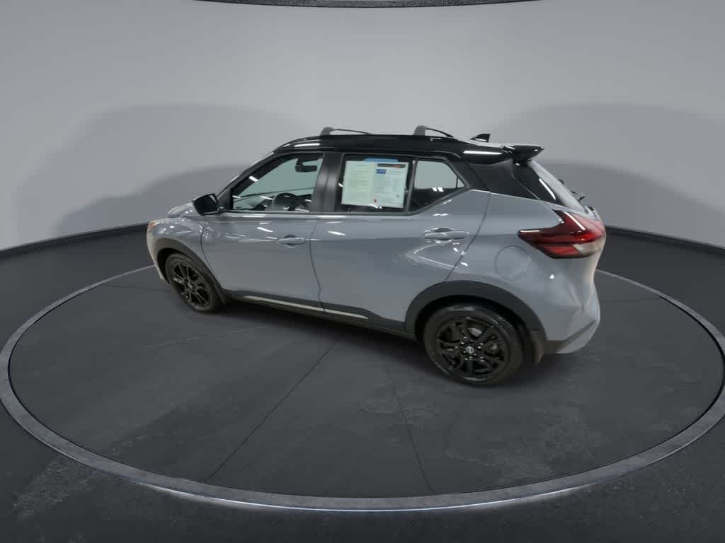 2022 Nissan Kicks SR