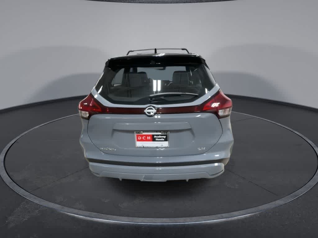 2022 Nissan Kicks SR