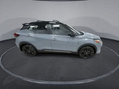 2022 Nissan Kicks SR