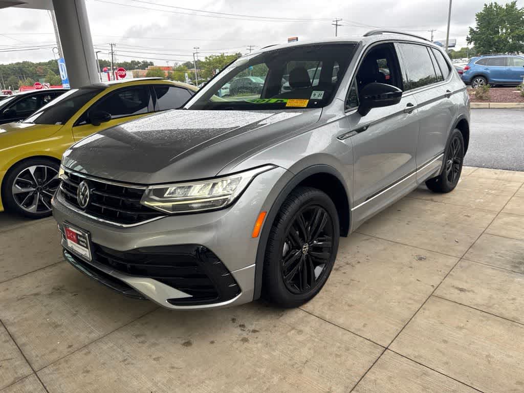 2022 Volkswagen Tiguan SE R-Line Black