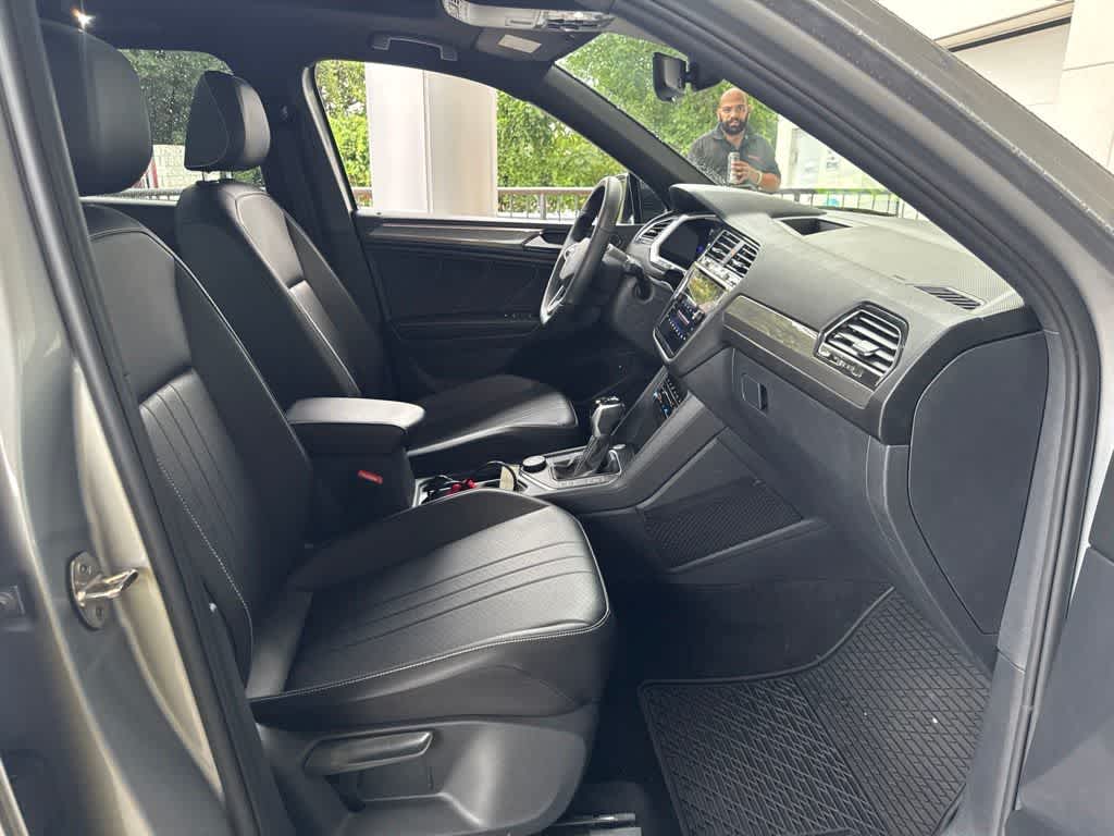 2022 Volkswagen Tiguan SE R-Line Black