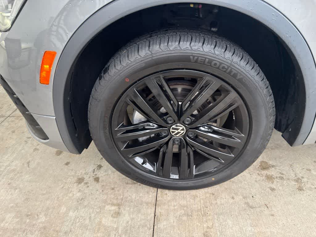 2022 Volkswagen Tiguan SE R-Line Black