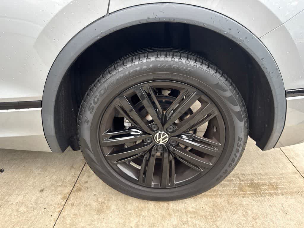 2022 Volkswagen Tiguan SE R-Line Black