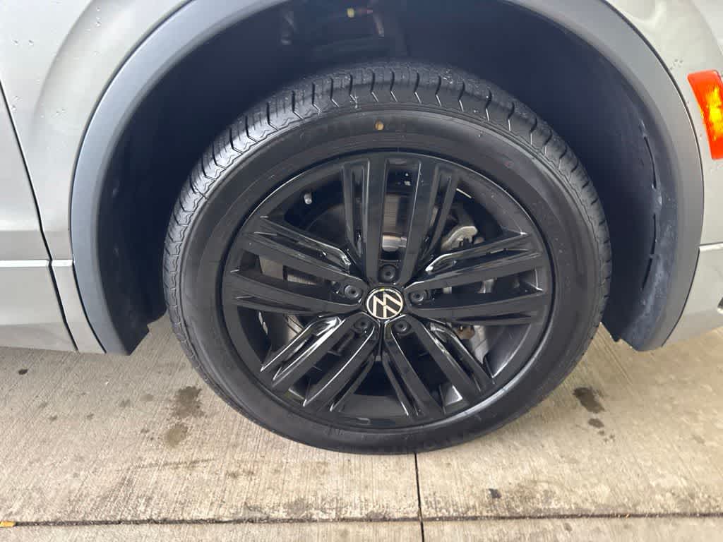 2022 Volkswagen Tiguan SE R-Line Black