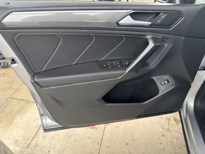 2022 Volkswagen Tiguan SE R-Line Black