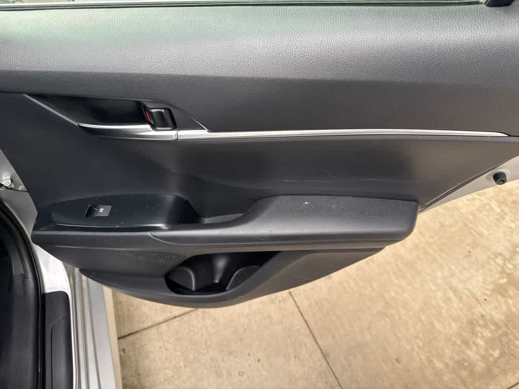 2020 Toyota Camry Hybrid LE