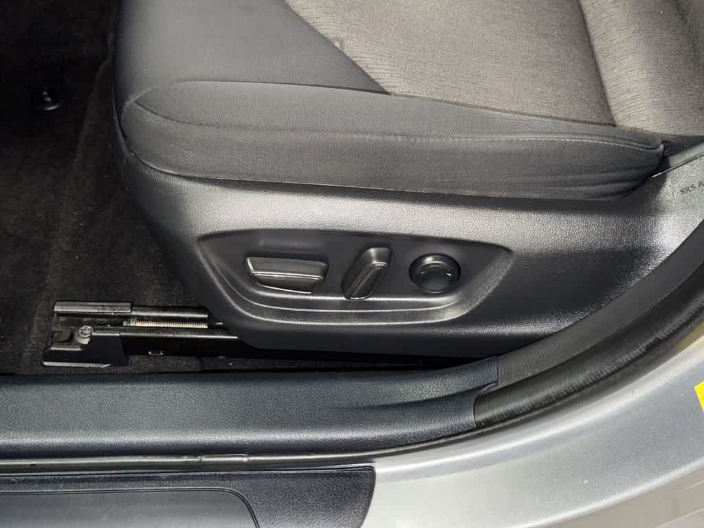 2020 Toyota Camry Hybrid LE