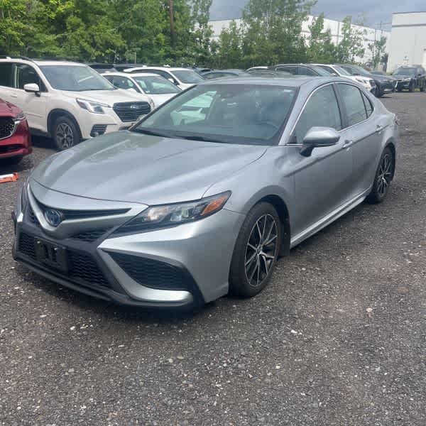 2022 Toyota Camry Hybrid SE