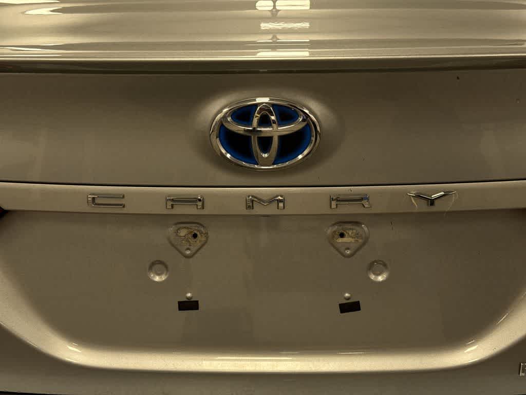 2022 Toyota Camry Hybrid SE