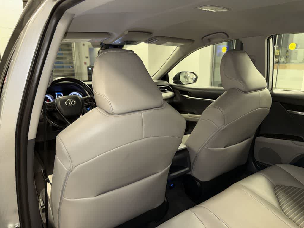 2022 Toyota Camry Hybrid SE