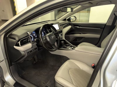 2022 Toyota Camry Hybrid SE