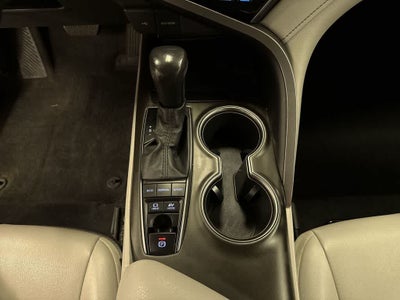 2022 Toyota Camry Hybrid SE