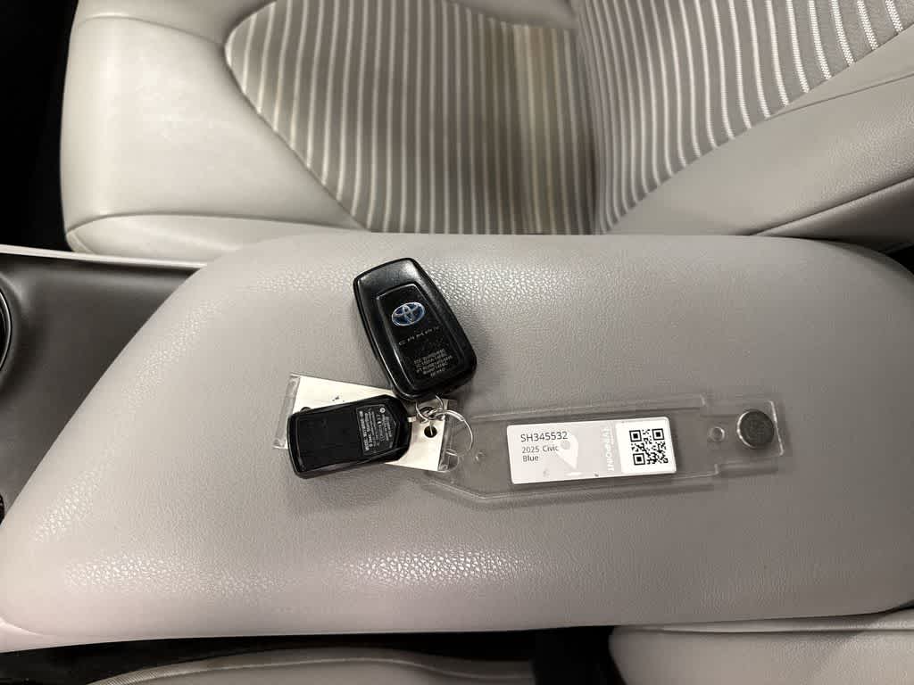 2022 Toyota Camry Hybrid SE