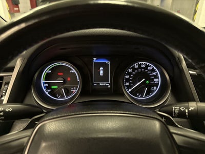 2022 Toyota Camry Hybrid SE
