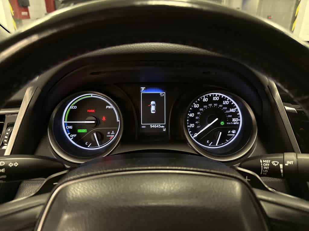 2022 Toyota Camry Hybrid SE