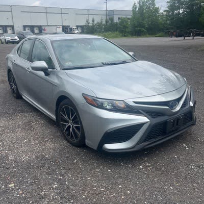 2022 Toyota Camry Hybrid SE