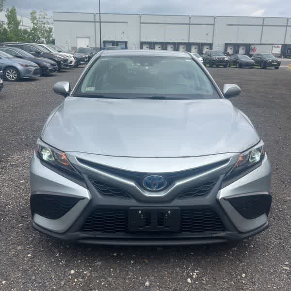 2022 Toyota Camry Hybrid SE