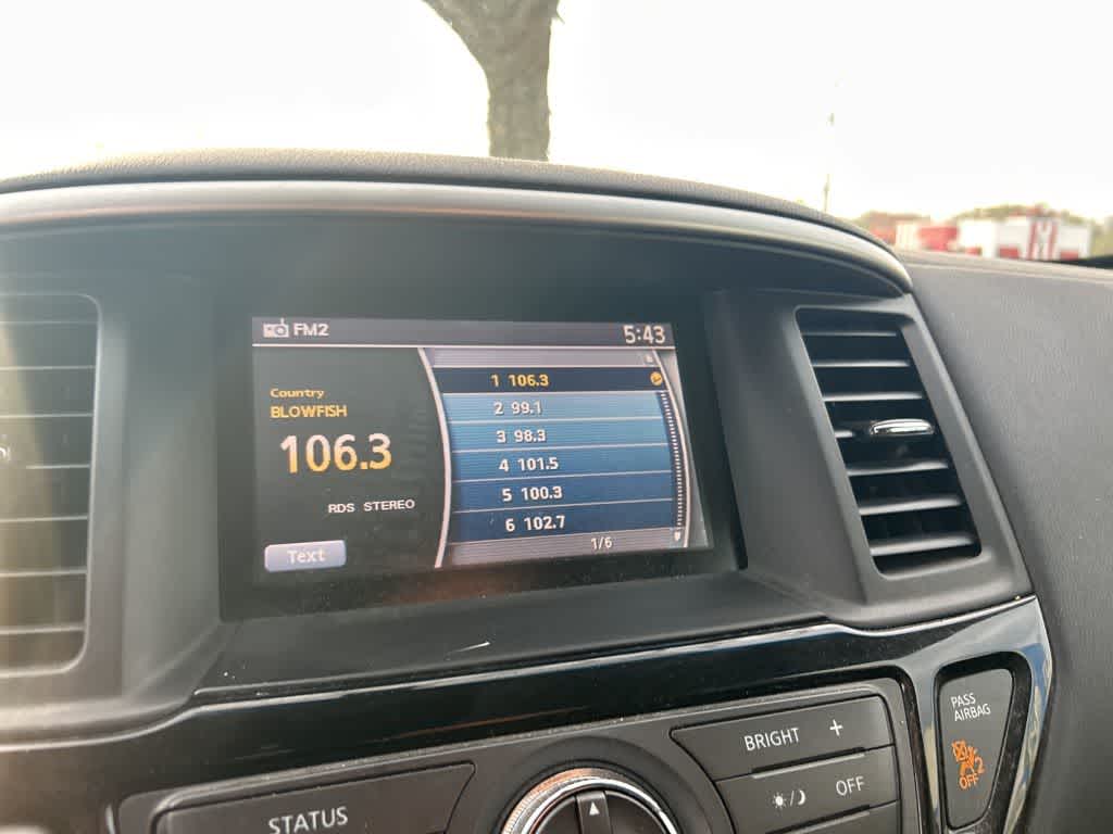 2016 Nissan Pathfinder SV