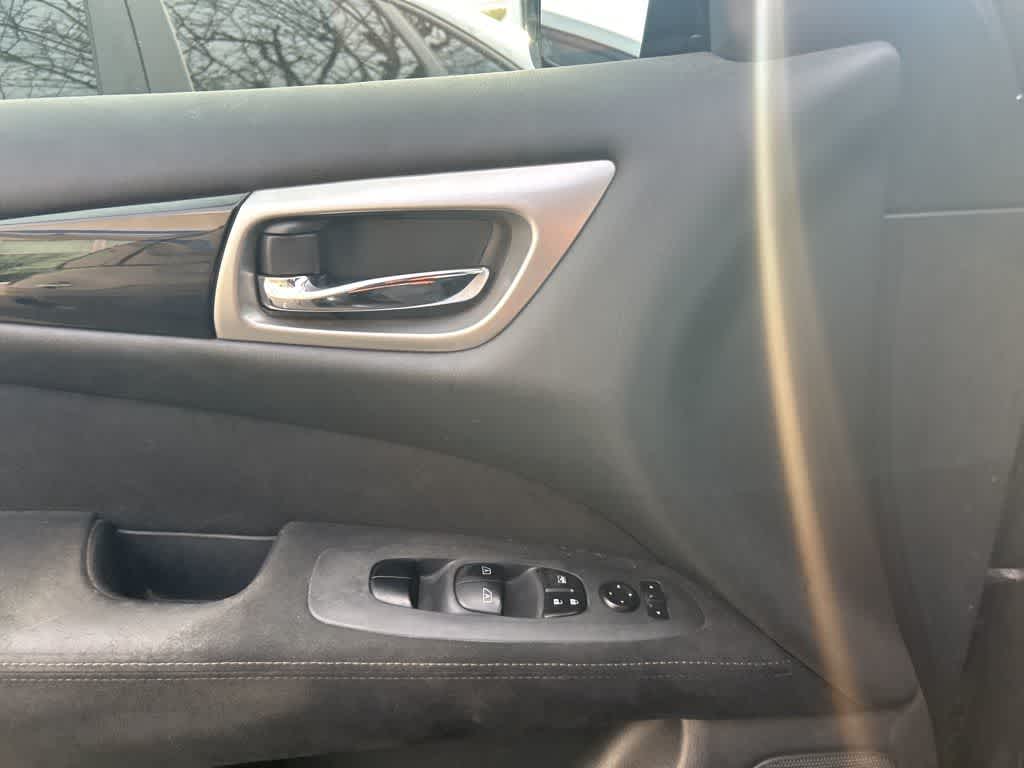 2016 Nissan Pathfinder SV