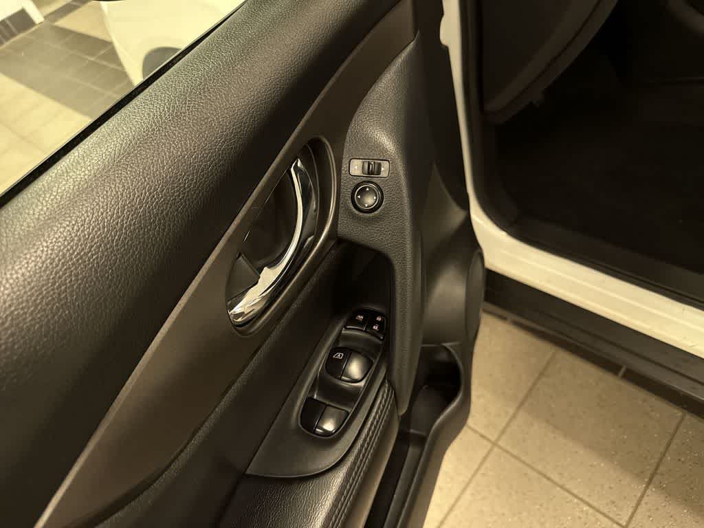 2014 Nissan Rogue SV