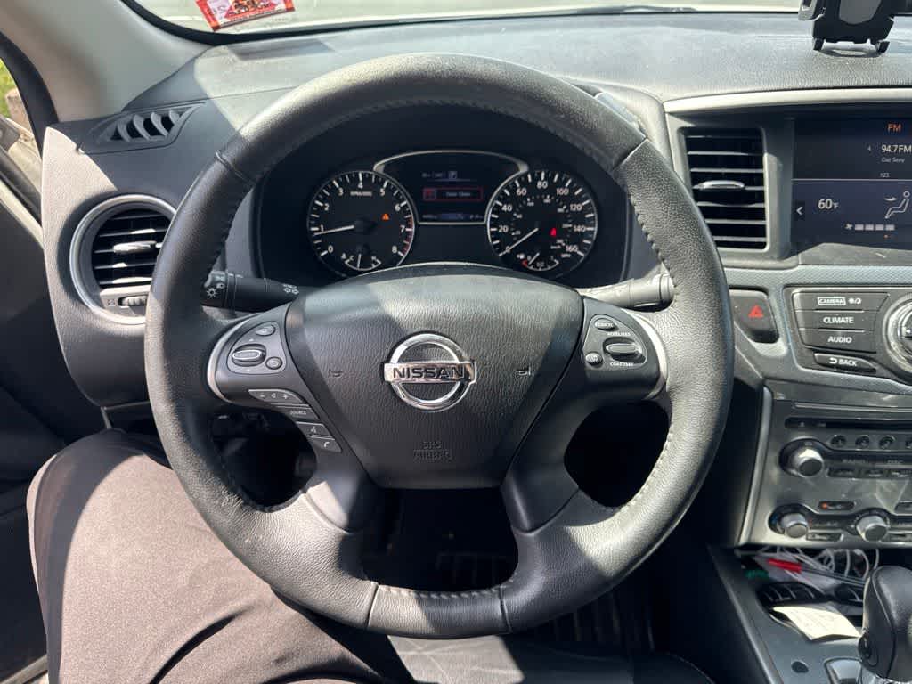 2017 Nissan Pathfinder SL
