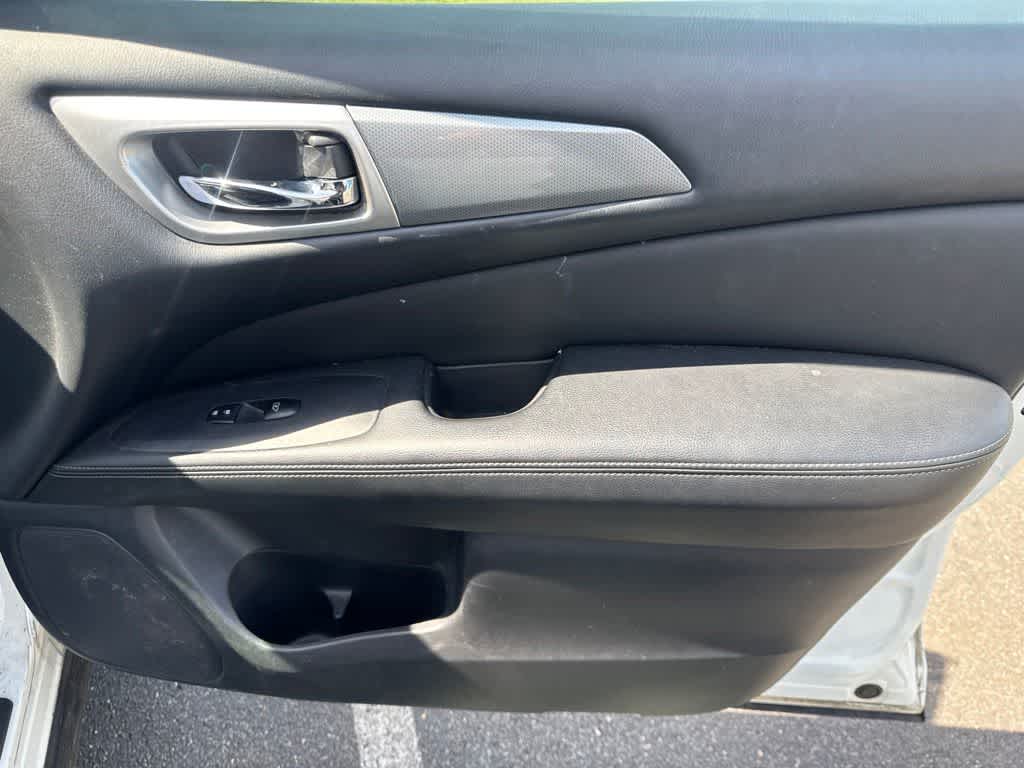 2017 Nissan Pathfinder SL