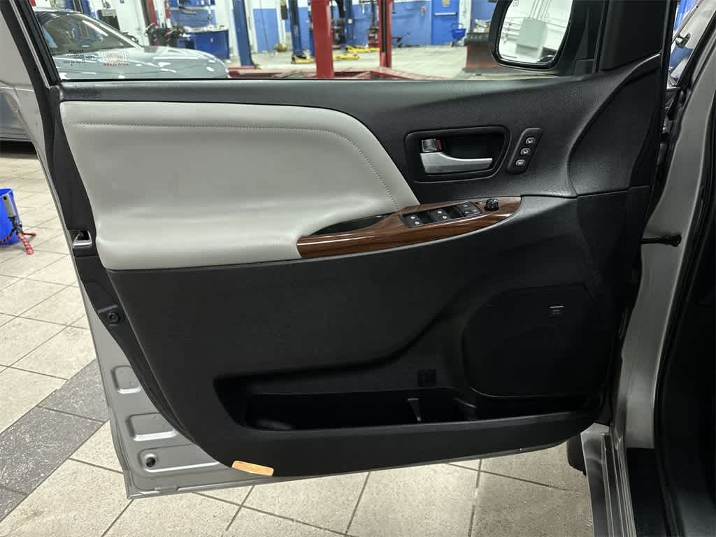 2017 Toyota Sienna Limited Premium